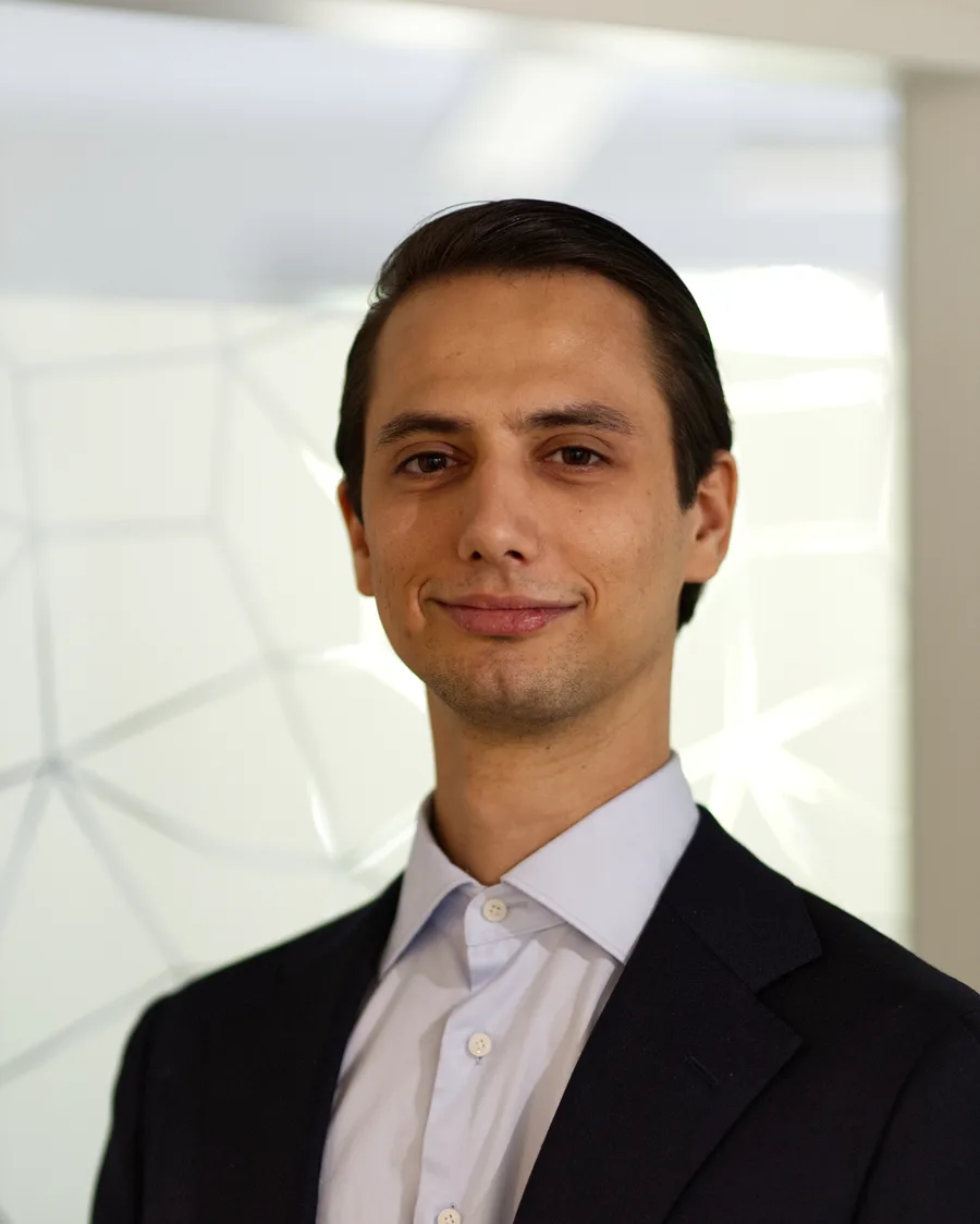 Maximilian Jonescu, Analyst bei CAPVIA